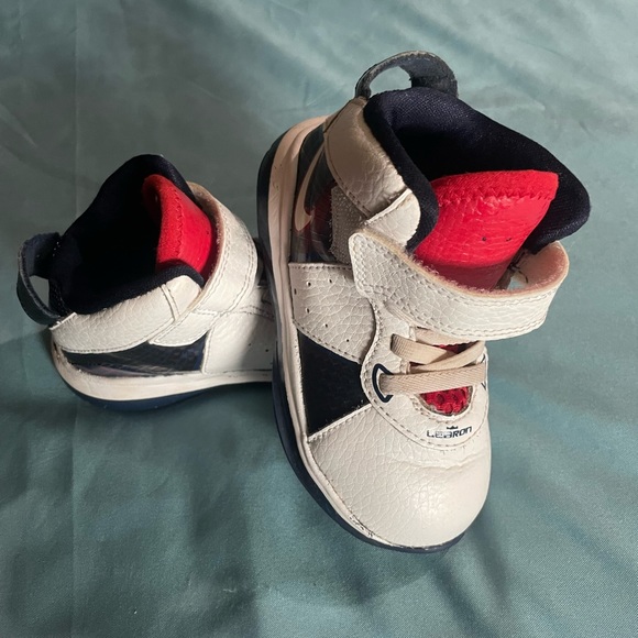 Toddler Nike sneakers - Picture 2 of 4